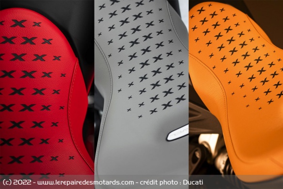 La selle est déclinée dans 5 coloris La selle est déclinée dans 5 coloris