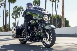 Customs Harley-Davidson CVO 2022