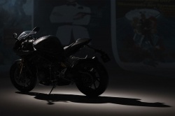 James Bond retrouve sa Triumph