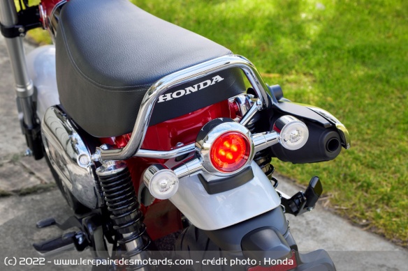 Feu arrière du Honda ST125 Dax