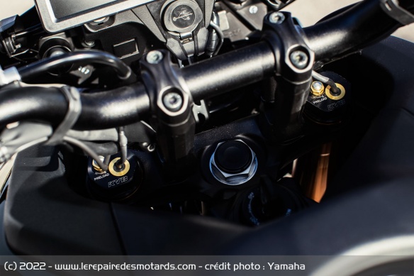 La Tracer 9 GT+ se dote également de suspensions KYB semi-actives