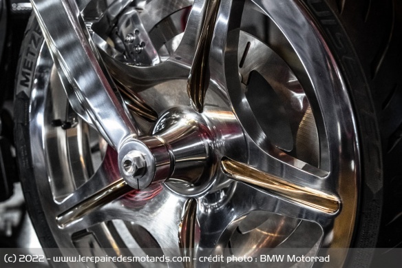 La roue avant de la BMW R18 Magnifica