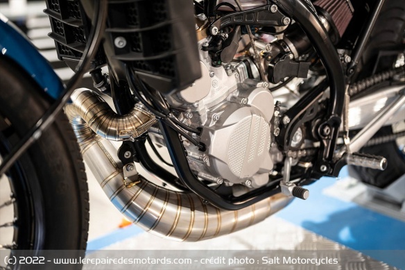 Le monocylindre KTM a été revu par Salt pour délivrer 52 ch et 46,8 Nm Le monocylindre KTM a été revu par Salt pour délivrer 52 ch et 46,8 Nm