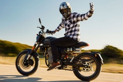 Moto Bluroc Tracker 125