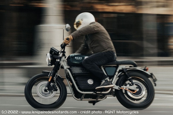 La RGNT Scrambler revendique une vitesse maximale de 120 km/h