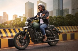 Moto rétro Yezdi Roadster