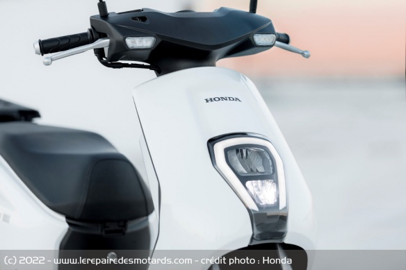 Le phare à LED du Honda EM1 e Le phare à LED du Honda EM1 e