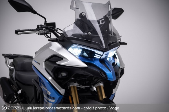 L'équipement de la Voge 525 DSX se montre complet