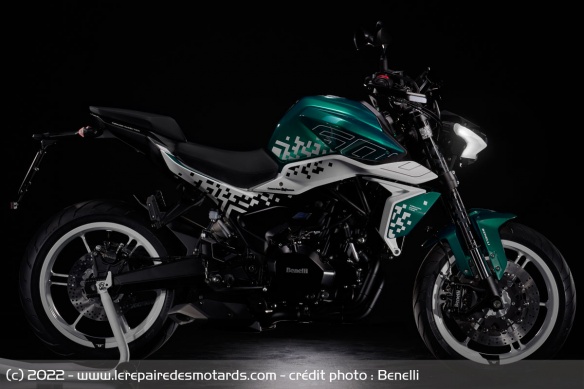 Roadster Benelli Tornado Naked Twin 500