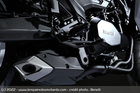 Roadster Benelli Tornado Naked Twin 500