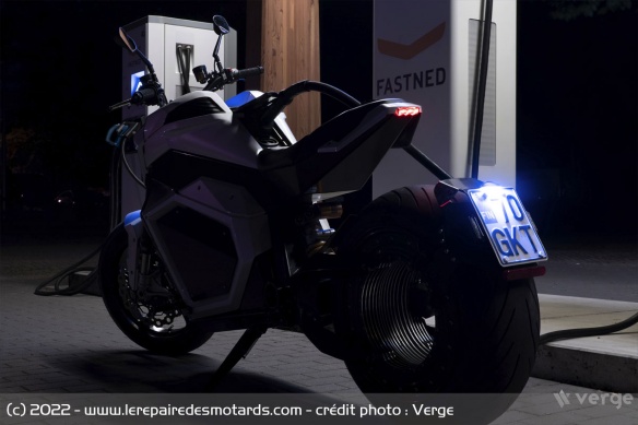 La marque annonce une recharge complète en 40 minutes sur un port CCS