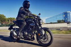 Roadster Honda CB300R 2022