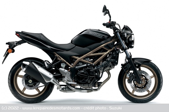 Hormis ses coloris, la SV650 revient à l'identique Hormis ses coloris, la SV650 revient à l'identique