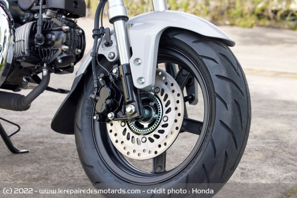 Roue avant du Honda ST125 Dax