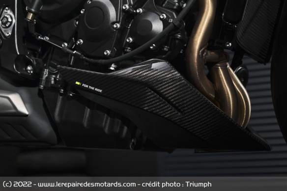 La Moto2 Edition se distingue par ses pièces en carbone