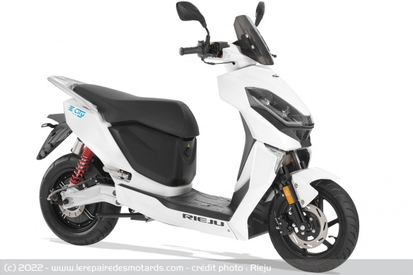 L'E-City peut atteindre 75 km/h dans sa version L3 L'E-City peut atteindre 75 km/h dans sa version L3