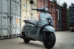 Scooter Peugeot Django Shadow