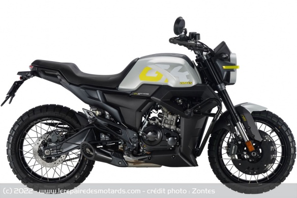 La 125 GK partage son design avec la 350 GK La 125 GK partage son design avec la 350 GK
