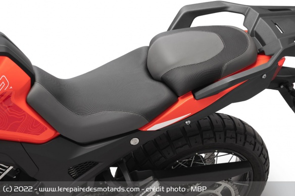 La selle est à 820 mm de haut La selle est à 820 mm de haut