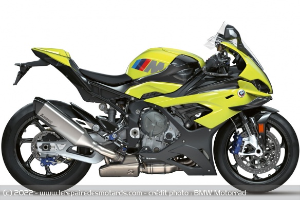 La M 1000 RR 50 Years M Edition est uniquement disponible sur commande La M 1000 RR 50 Years M Edition est uniquement disponible sur commande