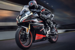 Sportive CFMoto 450 SR
