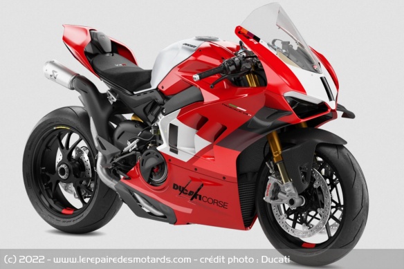 La Panigale V4 R avec l'échappement Racing La Panigale V4 R avec l'échappement Racing