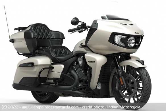 Touring Indian Pursuit Dark Horse