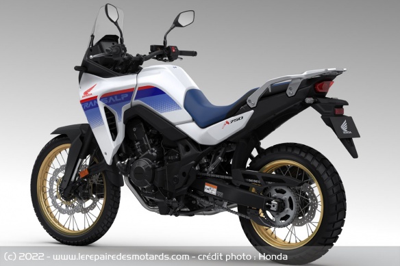 La XL750 Transalp revendique 208 kg en ordre de marche