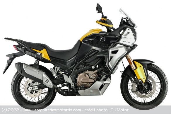 La SVT 650X revendique 238 kg