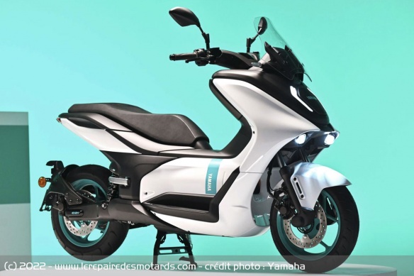 La version de série du concept Yamaha E01