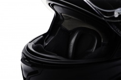 Une réduction active du bruit pour casque moto