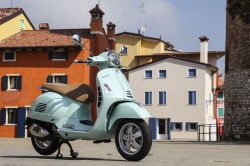 Vespa valorisé à 906 millions d'euros