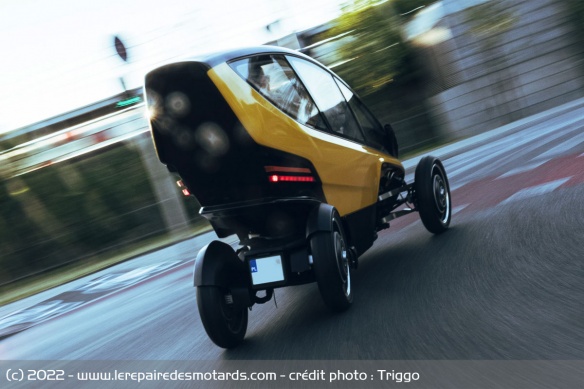 Comme un 2-roues, le Triggo s'incline en courbe Comme un 2-roues, le Triggo s'incline en courbe