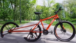 Un vélo à demi-roues fonctionnel