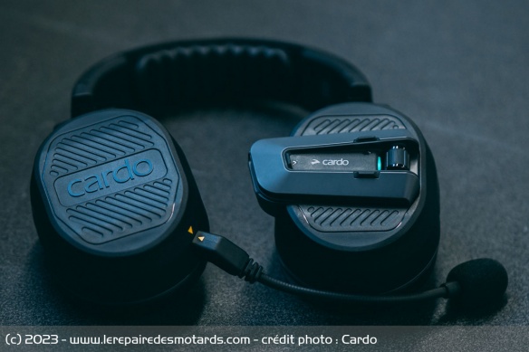 Le casque audio Cardo Packtalk Edgephones Le casque audio Cardo Packtalk Edgephones