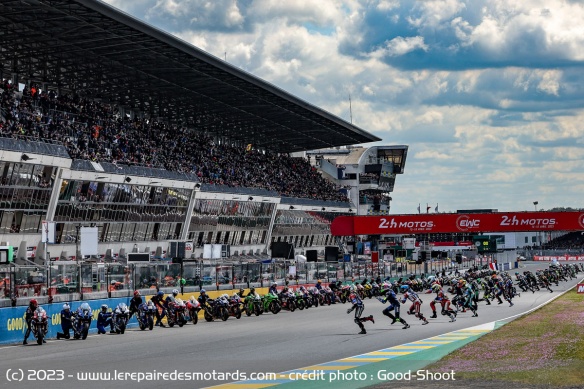 Le départ de la 46e édition des 24 Heures Motos Le départ de la 46e édition des 24 Heures Motos