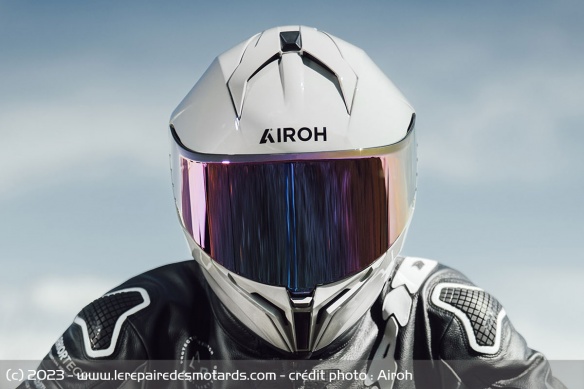 Casque intégral sportif Airoh Matryx (coque HPC) Casque intégral sportif Airoh Matryx (coque HPC)