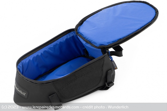 Le sac Sport offre 6 litres de capacité de rangement Le sac Sport offre 6 litres de capacité de rangement