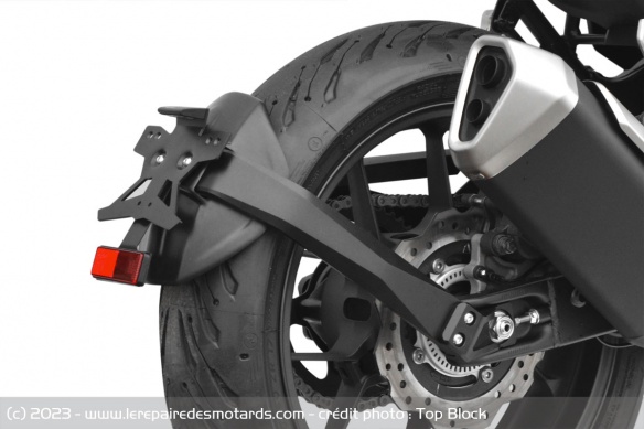 Le support de plaque position basse TBR pour Honda CB750 Hornet