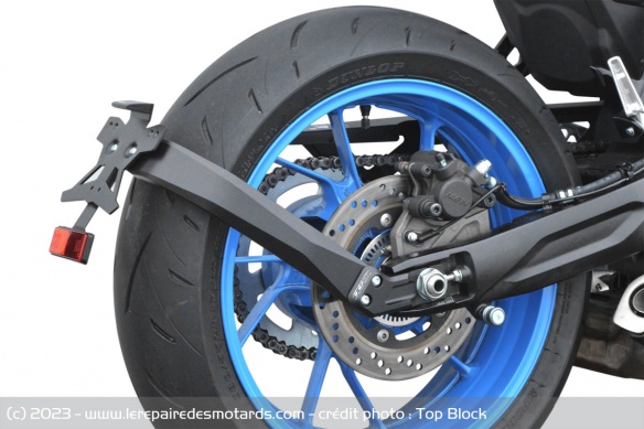 Le support de plaque TBR en position basse pour la Suzuki GSX-8S Le support de plaque TBR en position basse pour la Suzuki GSX-8S