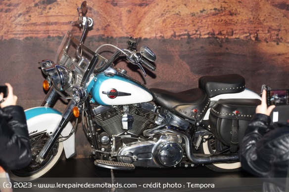 Trois Harley-Davidson du chanteur viennent agrémenter l'exposition Trois Harley-Davidson du chanteur viennent agrémenter l'exposition