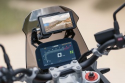 BMW lance un GPS multifonction pour ses motos