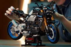 Lego Technic Yamaha MT-10 SP