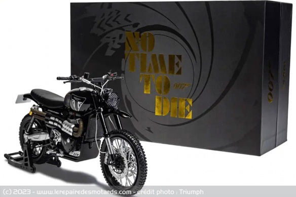 Le coffret de la réplique du Scrambler 1200 de Bond Le coffret de la réplique du Scrambler 1200 de Bond