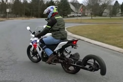 Une moto à demi-roues arrière - Crédit : Bikes and Beards/Youtube