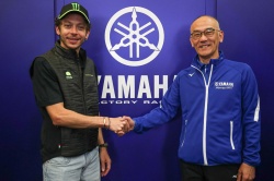 Rossi retourne à nouveau chez Yamaha