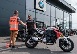BMW équipe les motos écoles CER