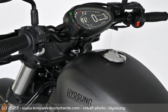 Le tableau de bord du bobber Hyosung GV300S-EVO