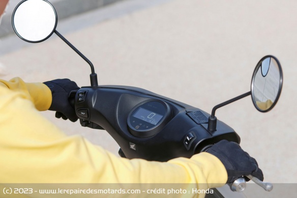 Le compteur LCD du Honda EM1 e: