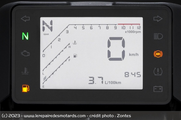 Le compteur, seule différence entre le modèle standard et la X Le compteur, seule différence entre le modèle standard et la X